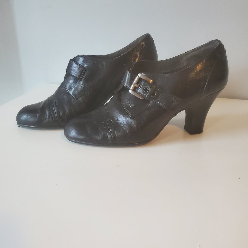 AEROSOLES Black pump with buckle | Size 8